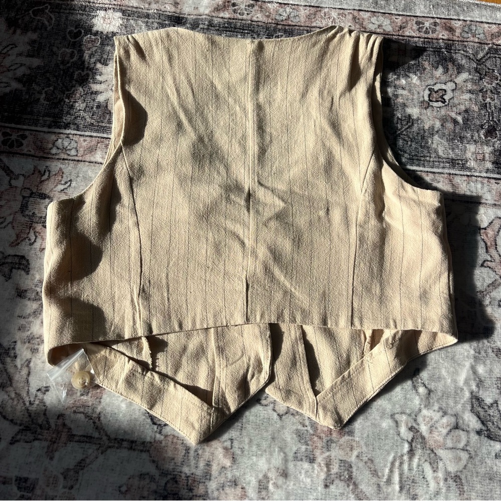Sage Beige Sleeveless Button-Up Women's Top Vest - Picture 3 of 3